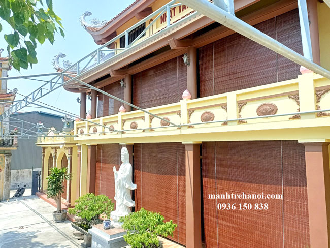 Lắp đặt mành trúc che nắng hiên nhà chùa tại Thái Bình